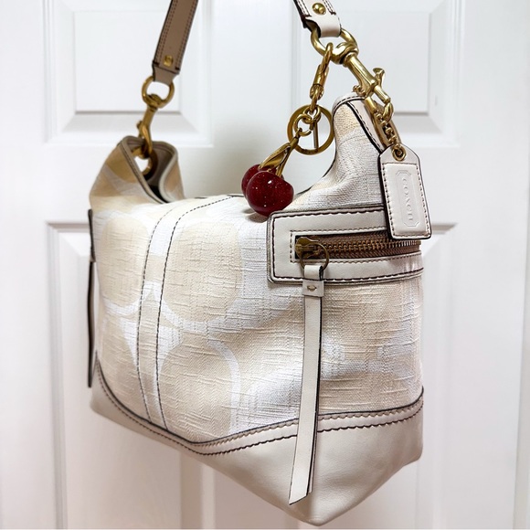 Coach Vintage Signature Linen and Ivory Leather Hobo Bag - Picture 4 of 13